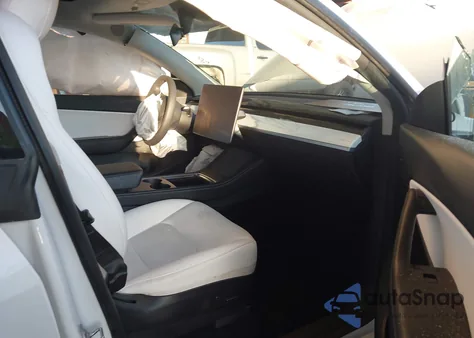 2021 Tesla Model Y Long Range Dual Motor All-Wheel Drive z USA, uszkodzony, nr VIN 5YJYGDEE0MF264790